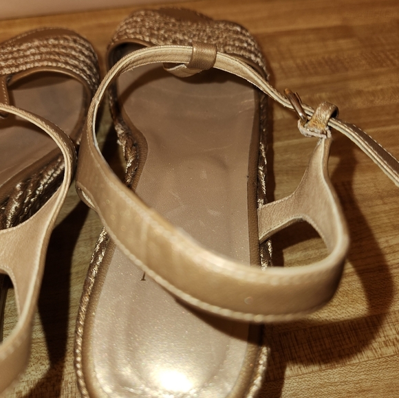 STUART WEITZMAN Metallic Gold Leather Wedge Heels with Platform, size 7M - Picture 11 of 13